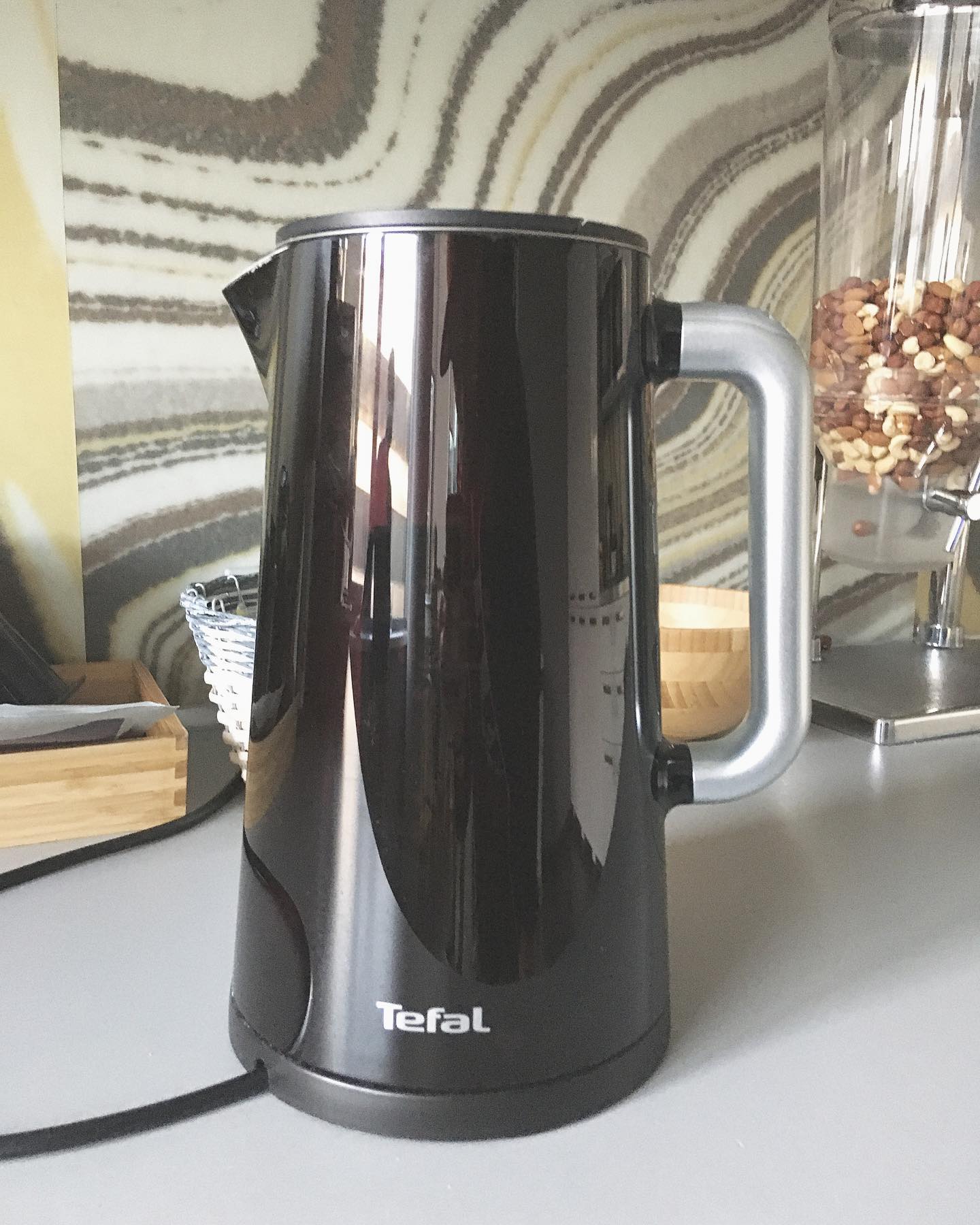 A Kettle That Shows Temperature, Not Water